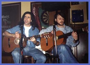 Hernn Gugliotella y Horacio Ingrasia. Los Delache en un pub neerlands