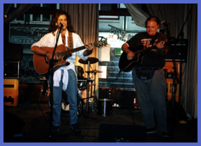 Hernn Gugliotella y Shawn Twain en un pub de Amsterdam